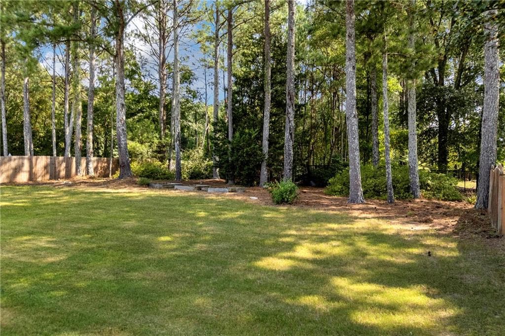 3 bedroom, 2 bathroom, 2,112 sq ft single family residence under contract at 2920 Meadow Gate Way, Loganville, GA 30052 — photo 9