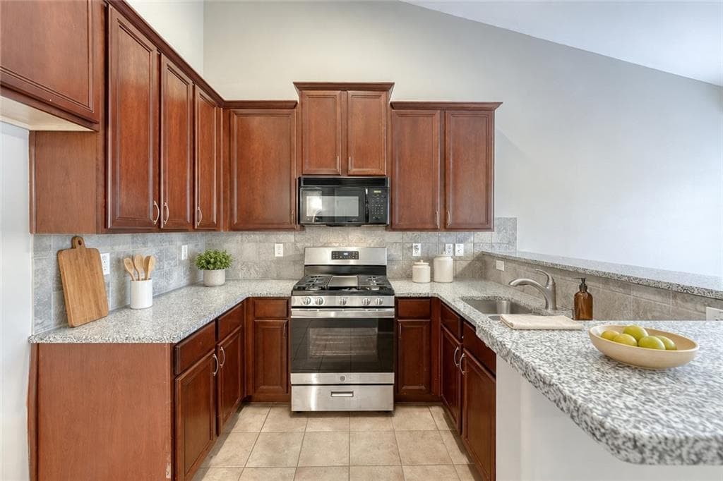 3 bedroom, 3 bathroom, 1,739 sq ft townhouse for sale at 4249 Buford Valley Way, Buford, GA 30518 — photo 9