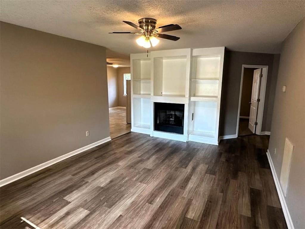 3 bedroom, 2 bathroom, 1,112 sq ft single family residence under contract at 879 Buck Boulevard, Calhoun, GA 30701 — photo 3
