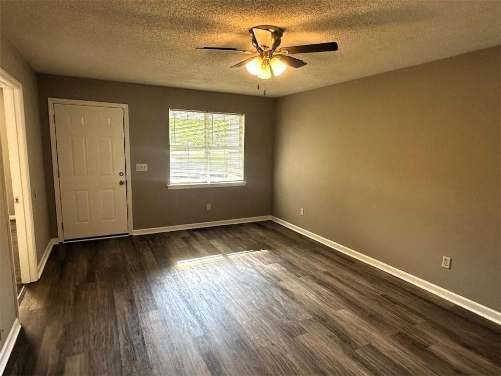 3 bedroom, 2 bathroom, 1,112 sq ft single family residence under contract at 879 Buck Boulevard, Calhoun, GA 30701 — photo 5