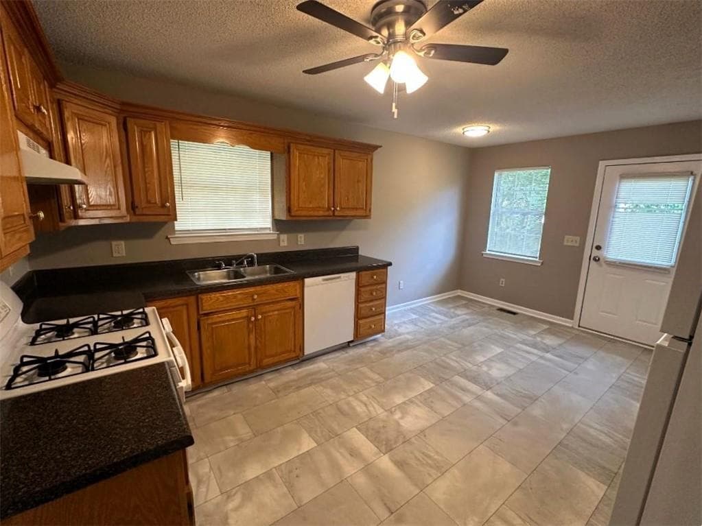 3 bedroom, 2 bathroom, 1,112 sq ft single family residence under contract at 879 Buck Boulevard, Calhoun, GA 30701 — photo 7