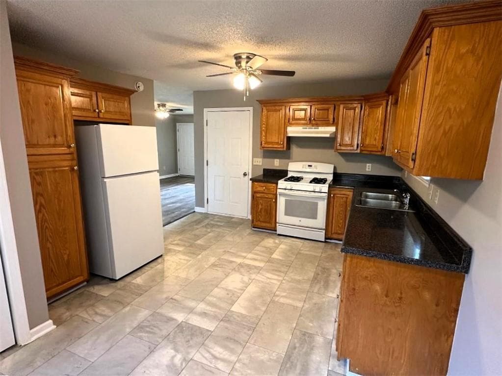 3 bedroom, 2 bathroom, 1,112 sq ft single family residence under contract at 879 Buck Boulevard, Calhoun, GA 30701 — photo 8