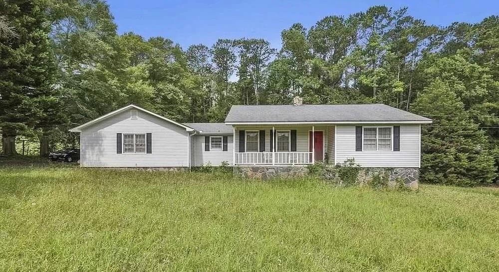 3 bedroom, 2 bathroom, 2,124 sq ft single family residence for sale at 305 Martin Road, Griffin, GA 30223 — photo 7