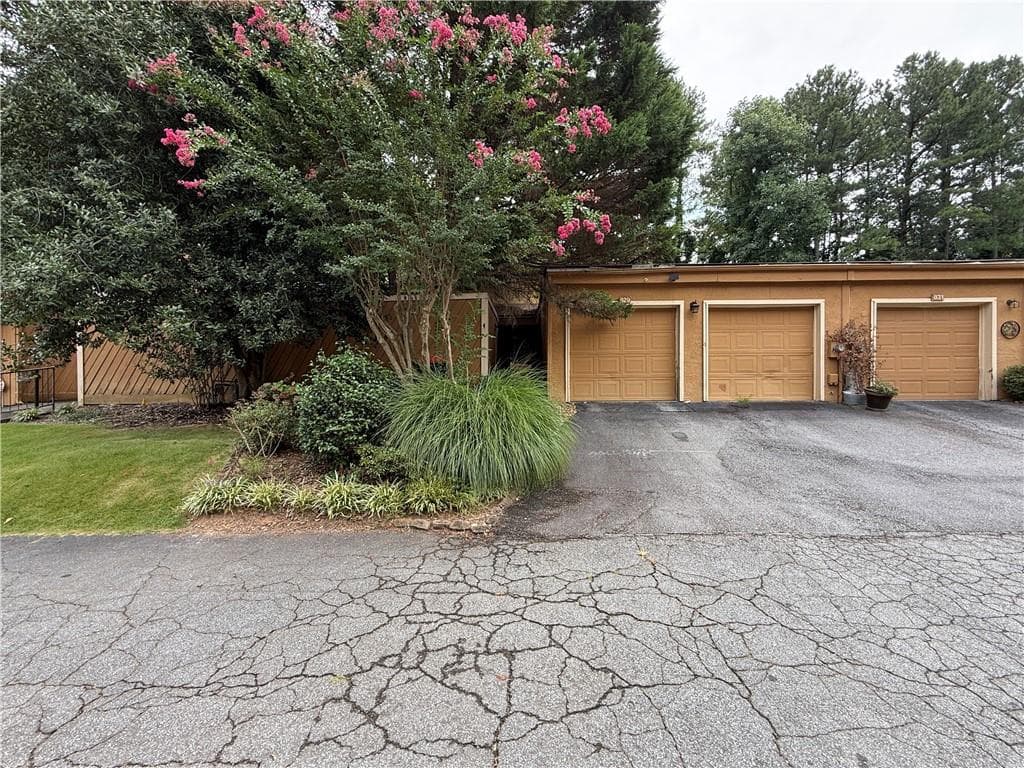 829 Lake Hollow Boulevard