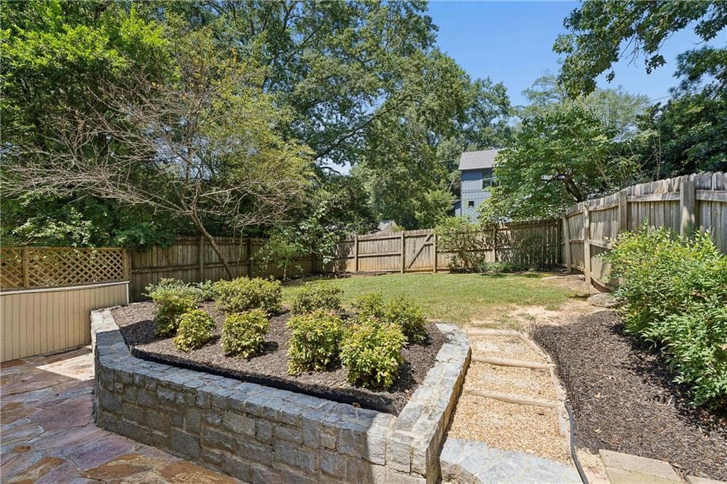 3 bedroom, 3 bathroom, 1,415 sq ft townhouse for sale at 2318 Colonial Drive, Atlanta, GA 30319 — photo 4