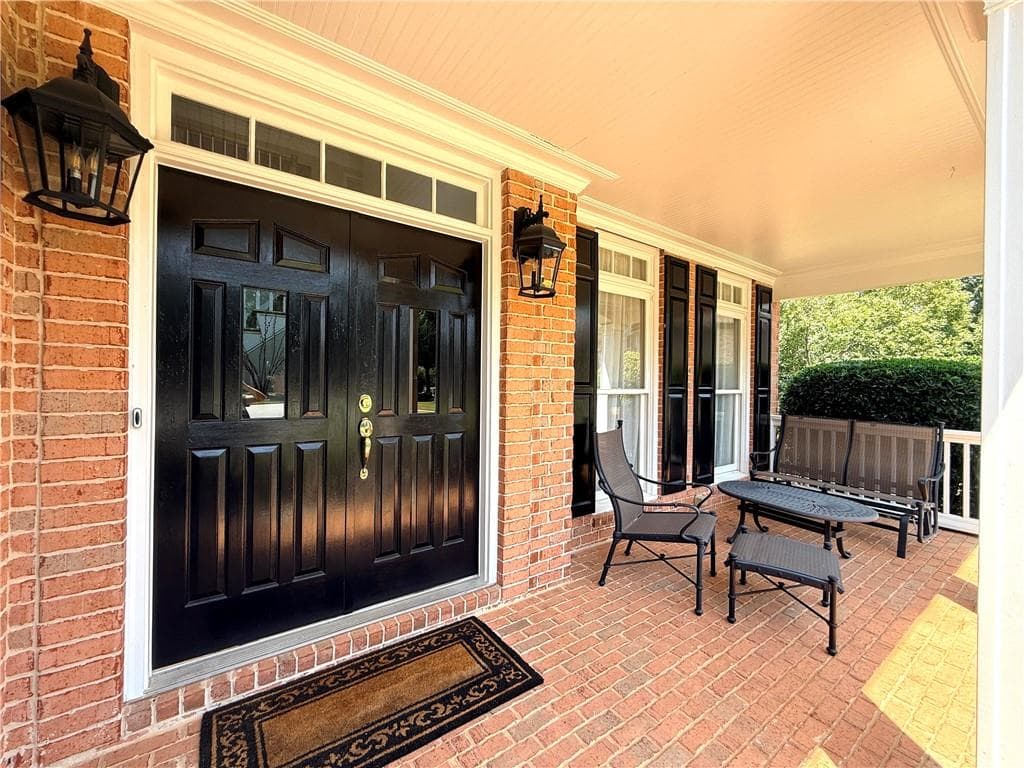 5 bedroom, 5 bathroom, 4,249 sq ft single family residence under contract at 2667 Dunhaven Court, Snellville, GA 30078 — photo 2
