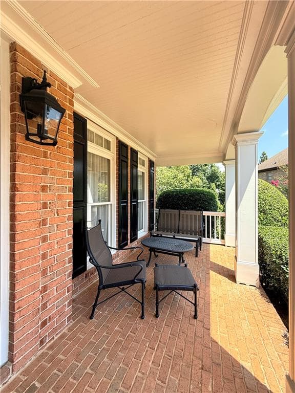 5 bedroom, 5 bathroom, 4,249 sq ft single family residence under contract at 2667 Dunhaven Court, Snellville, GA 30078 — photo 3