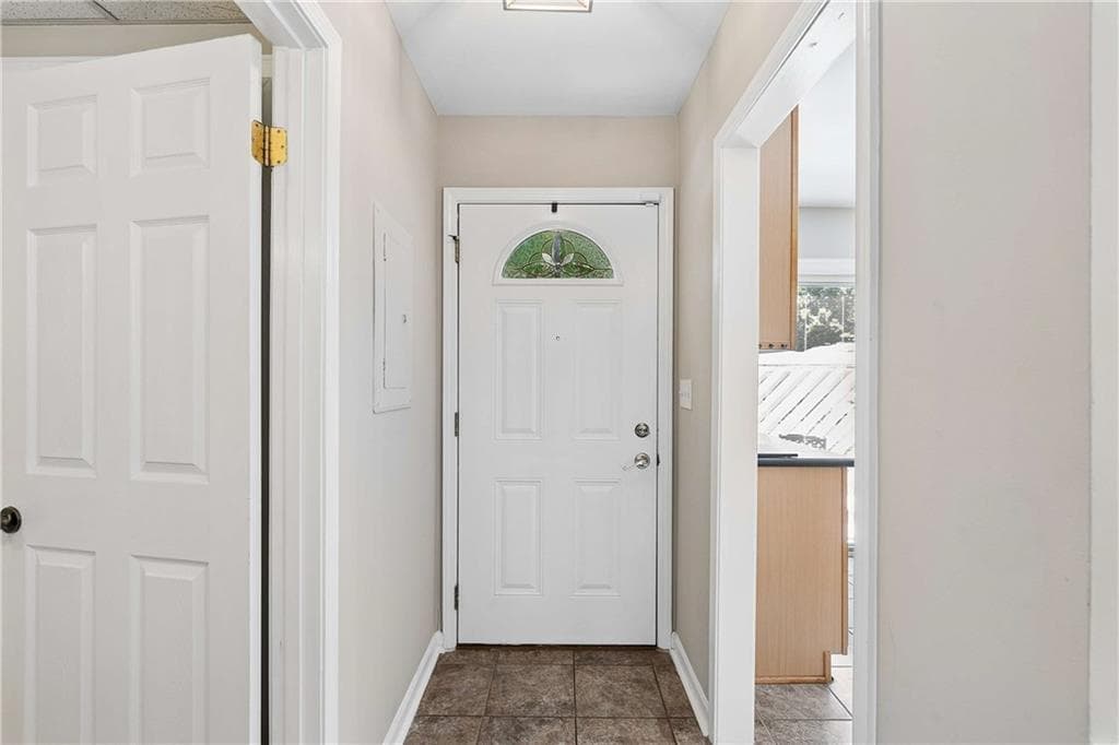 3 bedroom, 3 bathroom, 1,415 sq ft townhouse for sale at 2318 Colonial Drive, Atlanta, GA 30319 — photo 8