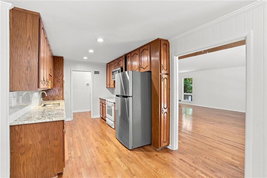 5 bedroom, 3 bathroom, 3,331 sq ft single family residence for sale at 2670 S Hudlow Court, Tucker, GA 30084 — photo 7