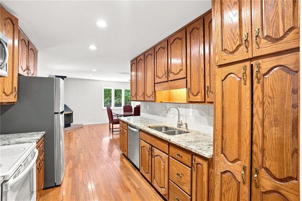 5 bedroom, 3 bathroom, 3,331 sq ft single family residence for sale at 2670 S Hudlow Court, Tucker, GA 30084 — photo 8