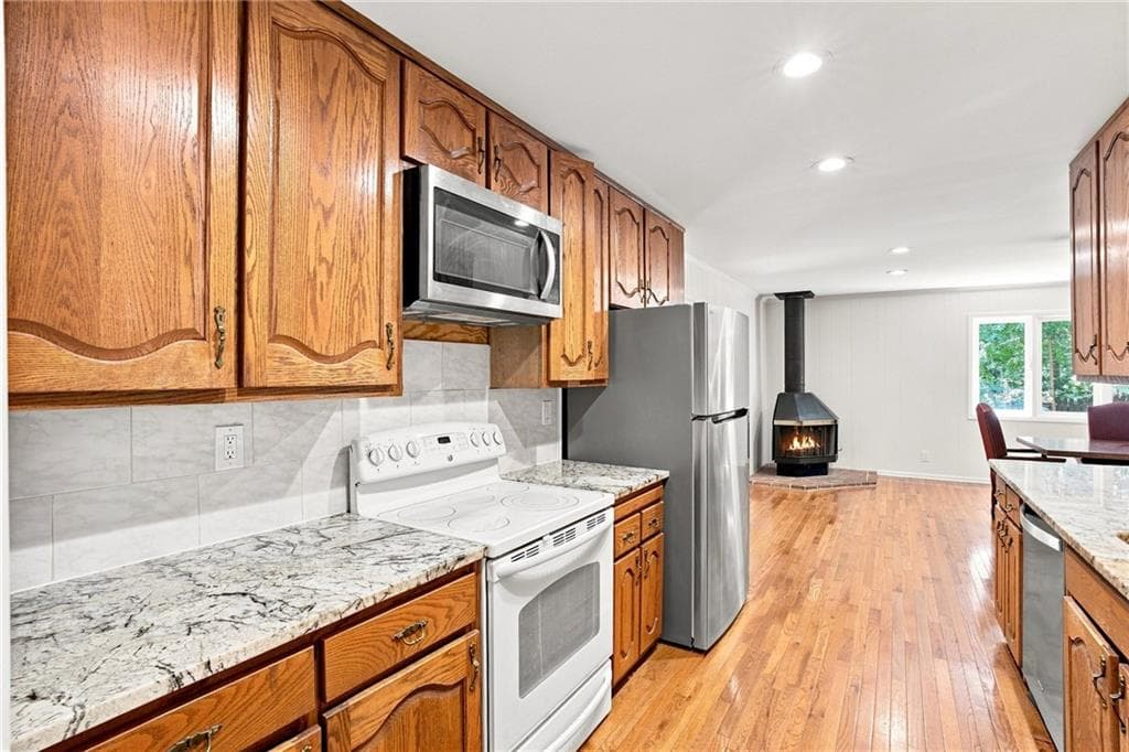 5 bedroom, 3 bathroom, 3,331 sq ft single family residence for sale at 2670 S Hudlow Court, Tucker, GA 30084 — photo 9