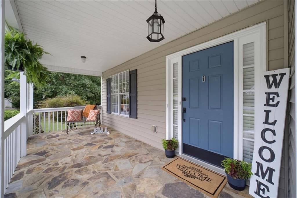 4 bedroom, 3 bathroom, 2,530 sq ft single family residence for sale at 7425 Hickory Bluff Drive, Cumming, GA 30040 — photo 4