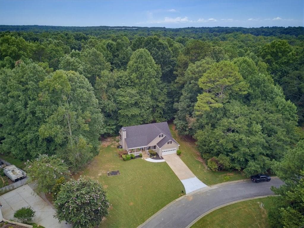 4 bedroom, 3 bathroom, 2,530 sq ft single family residence for sale at 7425 Hickory Bluff Drive, Cumming, GA 30040 — photo 3