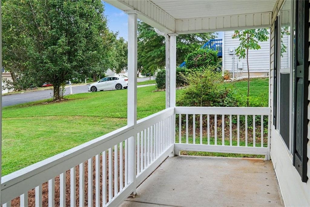 3 bedroom, 3 bathroom, 1,441 sq ft single family residence under contract at 7471 Chads Circle, Jonesboro, GA 30236 — photo 3