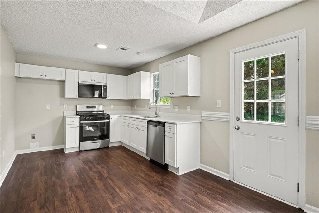 3 bedroom, 3 bathroom, 1,441 sq ft single family residence under contract at 7471 Chads Circle, Jonesboro, GA 30236 — photo 7
