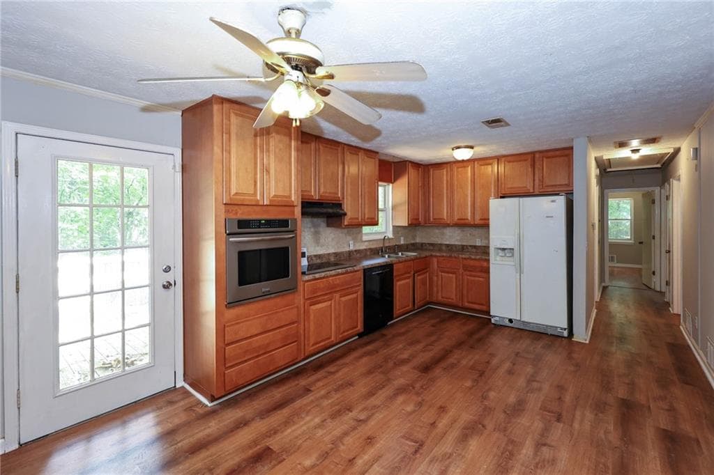 3 bedroom, 2 bathroom, 1,536 sq ft single family residence for sale at 4330 Mink Livsey Road, Snellville, GA 30039 — photo 9