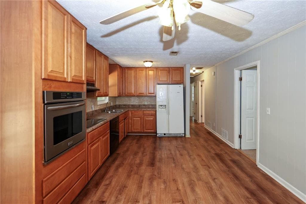 3 bedroom, 2 bathroom, 1,536 sq ft single family residence for sale at 4330 Mink Livsey Road, Snellville, GA 30039 — photo 10