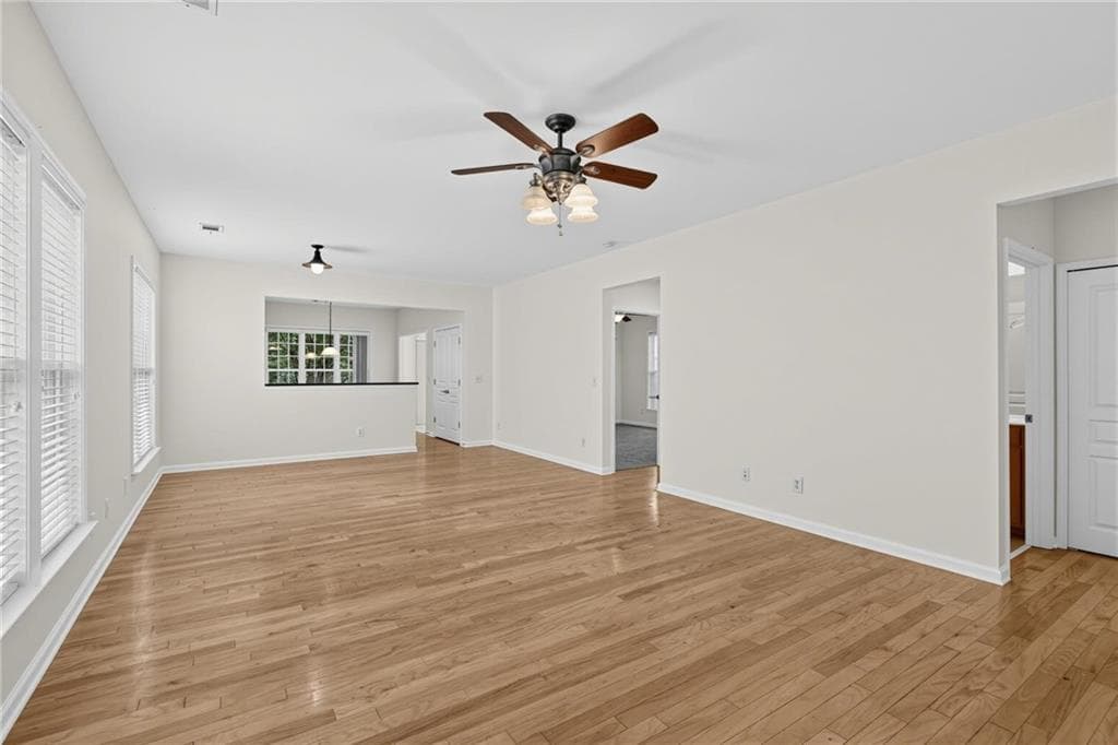 2 bedroom, 2 bathroom, 1,565 sq ft single family residence under contract at 6339 Black Rock Ln, Hoschton, GA 30548 — photo 3