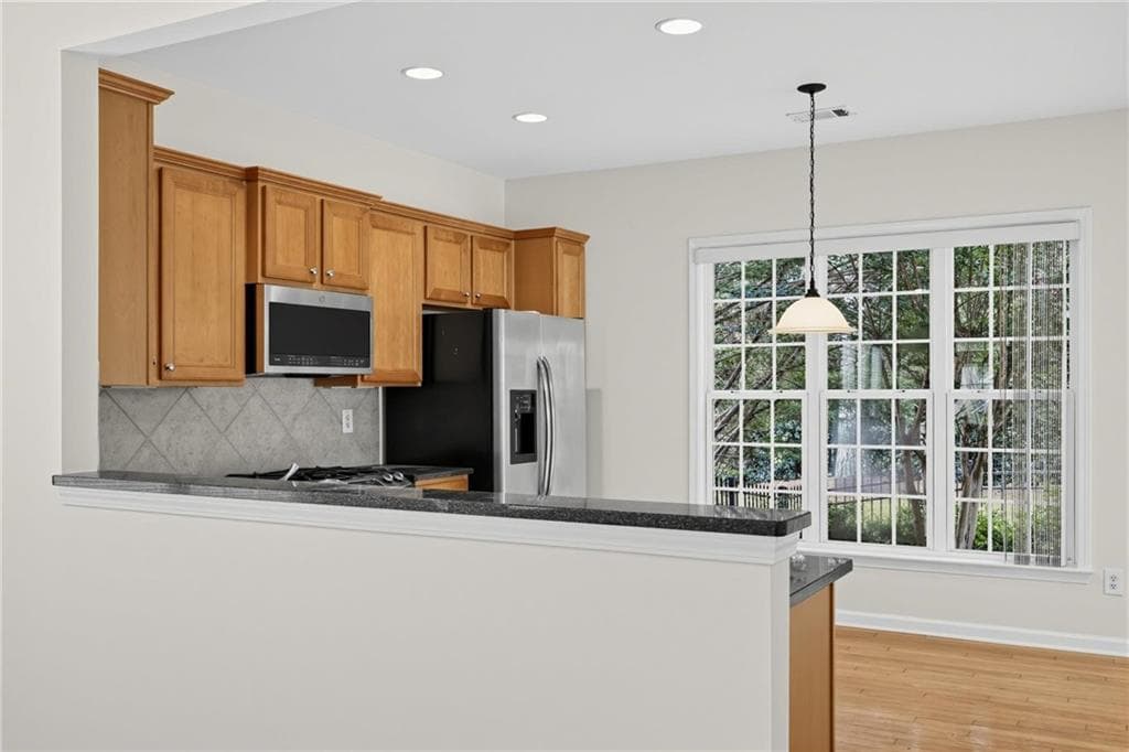 2 bedroom, 2 bathroom, 1,565 sq ft single family residence under contract at 6339 Black Rock Ln, Hoschton, GA 30548 — photo 7