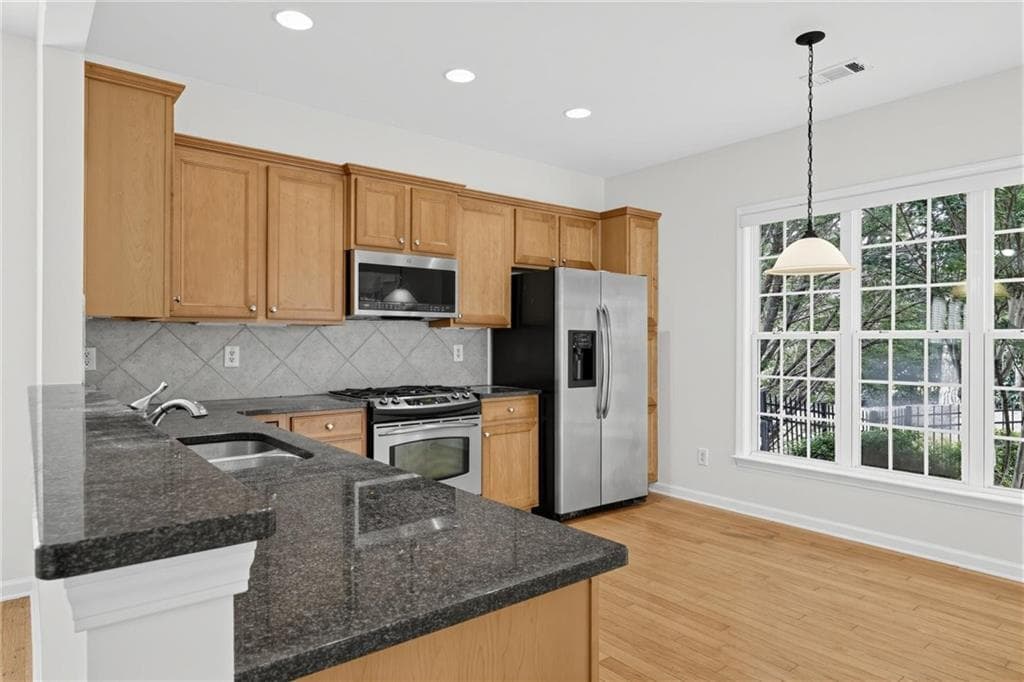 2 bedroom, 2 bathroom, 1,565 sq ft single family residence under contract at 6339 Black Rock Ln, Hoschton, GA 30548 — photo 8