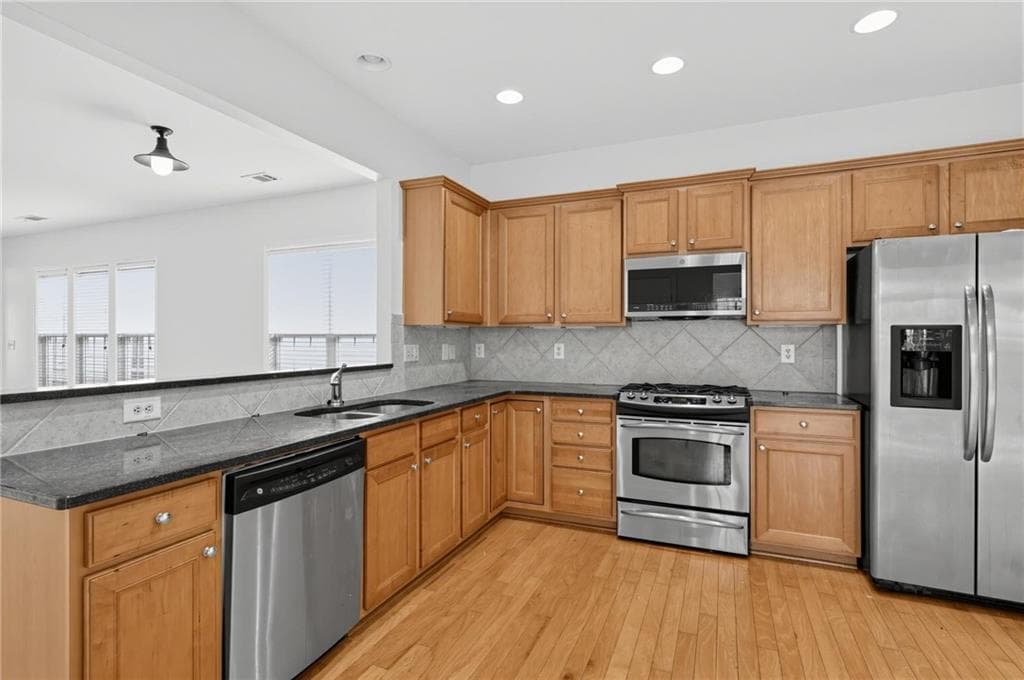 2 bedroom, 2 bathroom, 1,565 sq ft single family residence under contract at 6339 Black Rock Ln, Hoschton, GA 30548 — photo 9