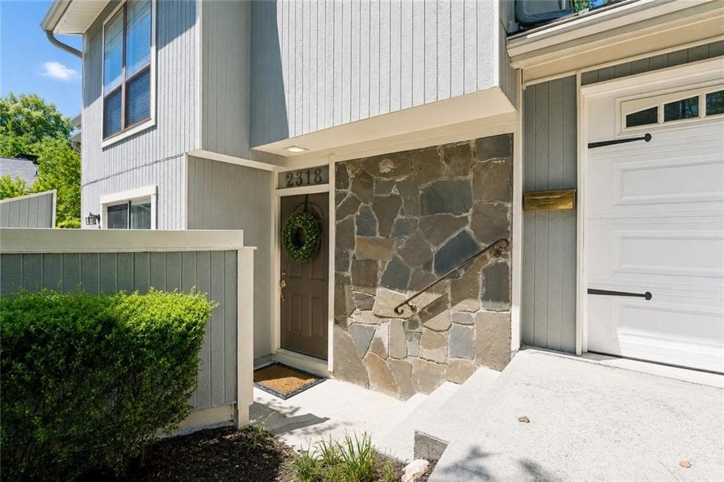 3 bedroom, 3 bathroom, 1,415 sq ft townhouse for sale at 2318 Colonial Drive, Atlanta, GA 30319 — photo 3