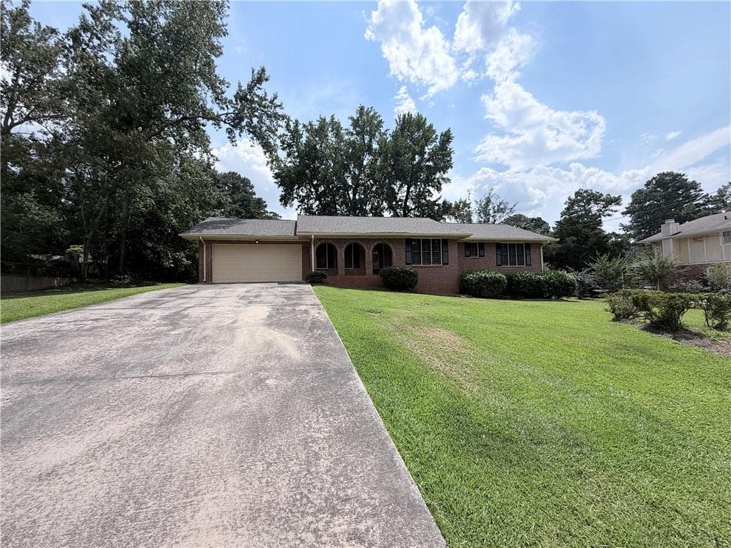 3 bedroom, 2 bathroom, 1,706 sq ft single family residence for sale at 2305 Village Drive, Covington, GA 30016 — photo 2