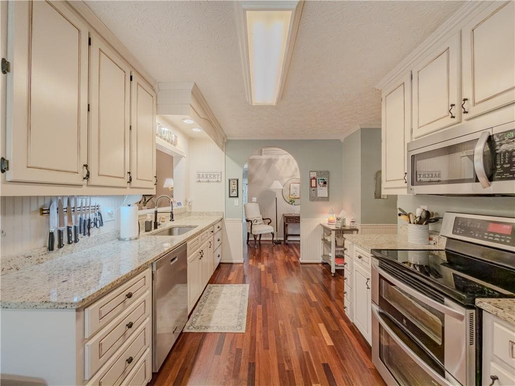 3 bedroom, 2 bathroom, 1,577 sq ft single family residence for sale at 1505 Nunnally Way, Monroe, GA 30655 — photo 5