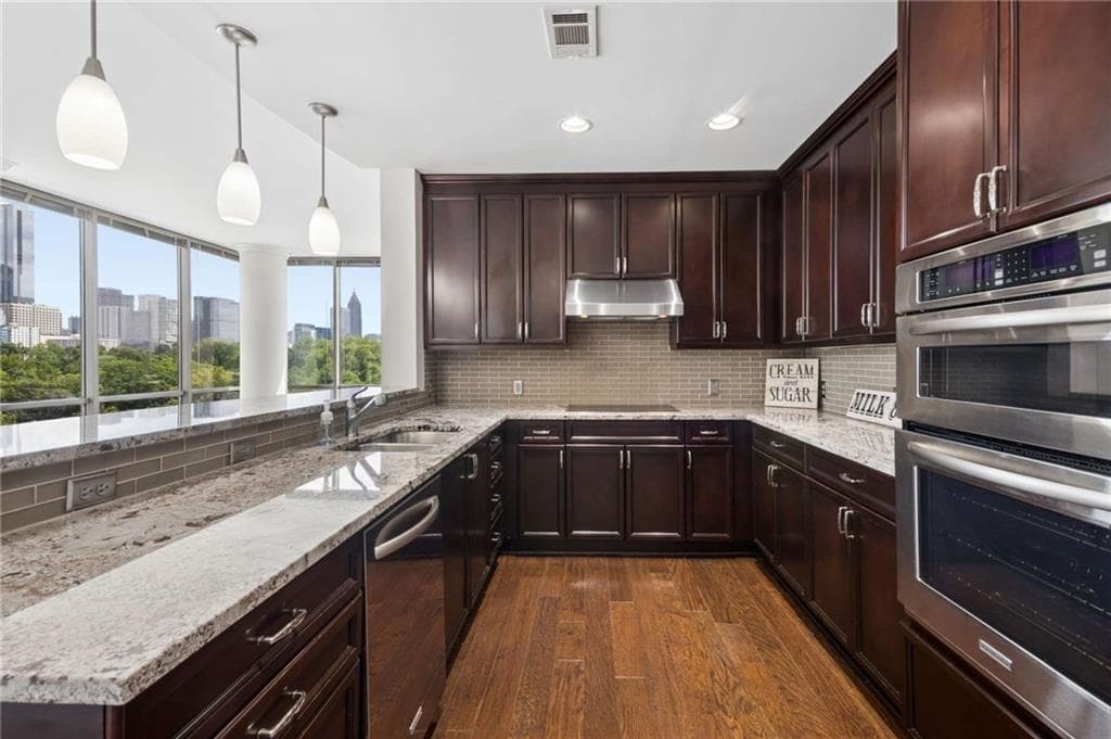 2 bedroom, 3 bathroom, 1,535 sq ft condominium for sale at 270 17th Street 601, Atlanta, GA 30363 — photo 2