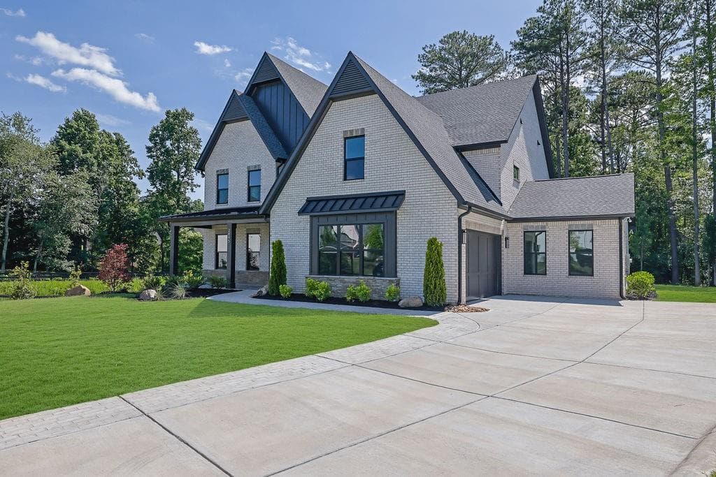 4 bedroom, 5 bathroom, 4,090 sq ft single family residence for sale at 5315 West Parc Place, Cumming, GA 30040 — photo 2