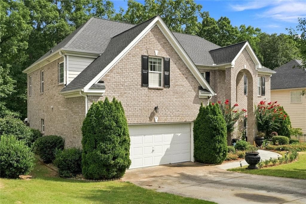 5 bedroom, 4 bathroom, 3,213 sq ft single family residence for sale at 165 Babbling Brook Drive, Mcdonough, GA 30252 — photo 3