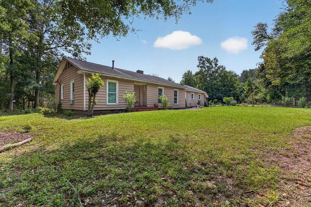 3 bedroom, 1 bathroom, 2,360 sq ft single family residence for sale at 154 Ga Highway 49, Americus, GA 31709