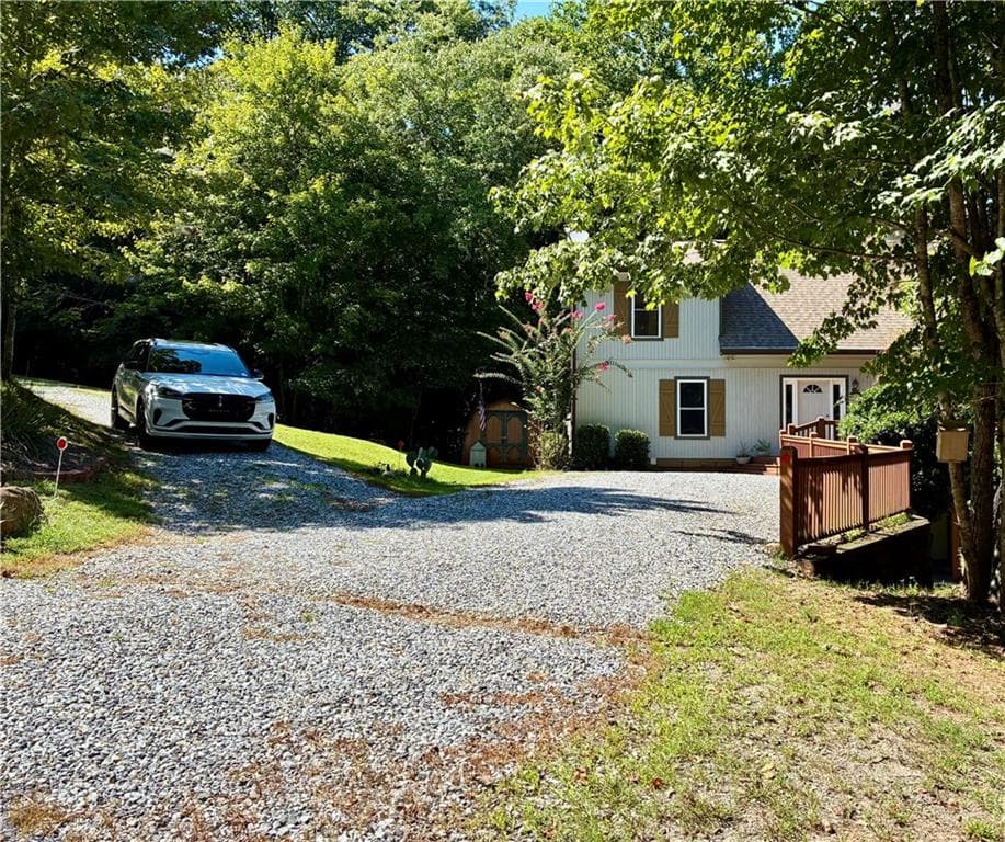 5 bedroom, 3 bathroom, 2,478 sq ft single family residence for sale at 2585 Panorama Drive, Sautee Nacoochee, GA 30571 — photo 3