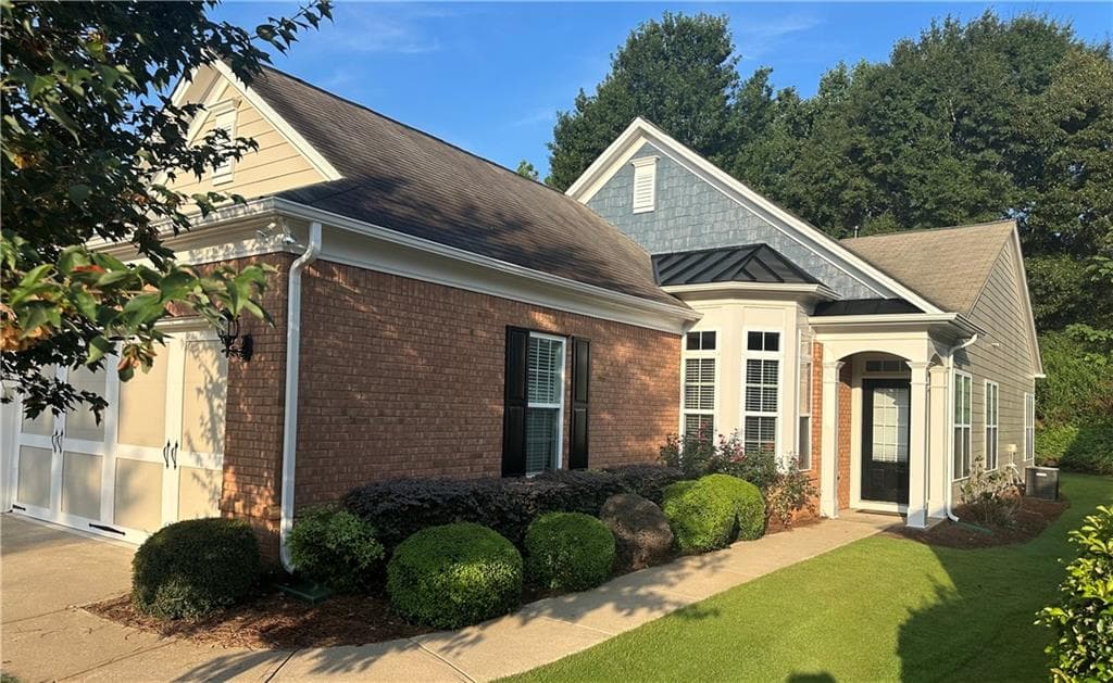3 bedroom, 2 bathroom, 1,508 sq ft single family residence for sale at 6372 Rockpoint Lane, Hoschton, GA 30548 — photo 1 of 39