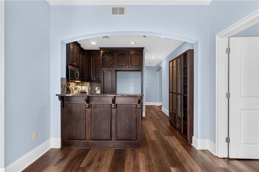 2 bedroom, 2 bathroom, 1,218 sq ft condominium for sale at 2277 Peachtree Road 610, Atlanta, GA 30309 — photo 9