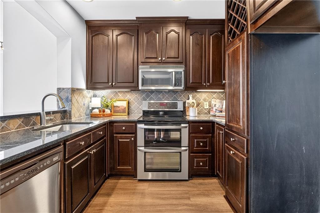 2 bedroom, 2 bathroom, 1,218 sq ft condominium for sale at 2277 Peachtree Road 610, Atlanta, GA 30309 — photo 10