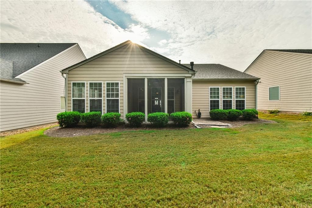 2 bedroom, 2 bathroom, 1,734 sq ft single family residence for sale at 6347 Canebridge Lane, Hoschton, GA 30548 — photo 4