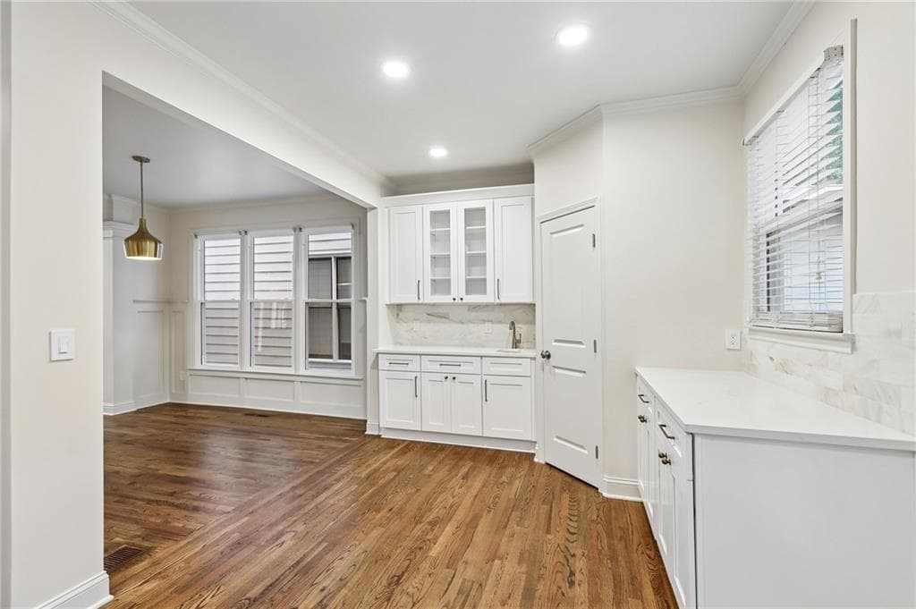 4 bedroom, 4 bathroom, 2,202 sq ft single family residence for sale at 2237 Parkview Court, Atlanta, GA 30318 — photo 7