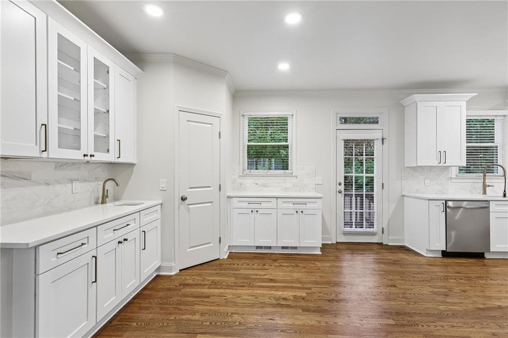 4 bedroom, 4 bathroom, 2,202 sq ft single family residence for sale at 2237 Parkview Court, Atlanta, GA 30318 — photo 8