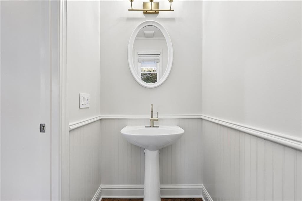 4 bedroom, 4 bathroom, 2,202 sq ft single family residence for sale at 2237 Parkview Court, Atlanta, GA 30318 — photo 9