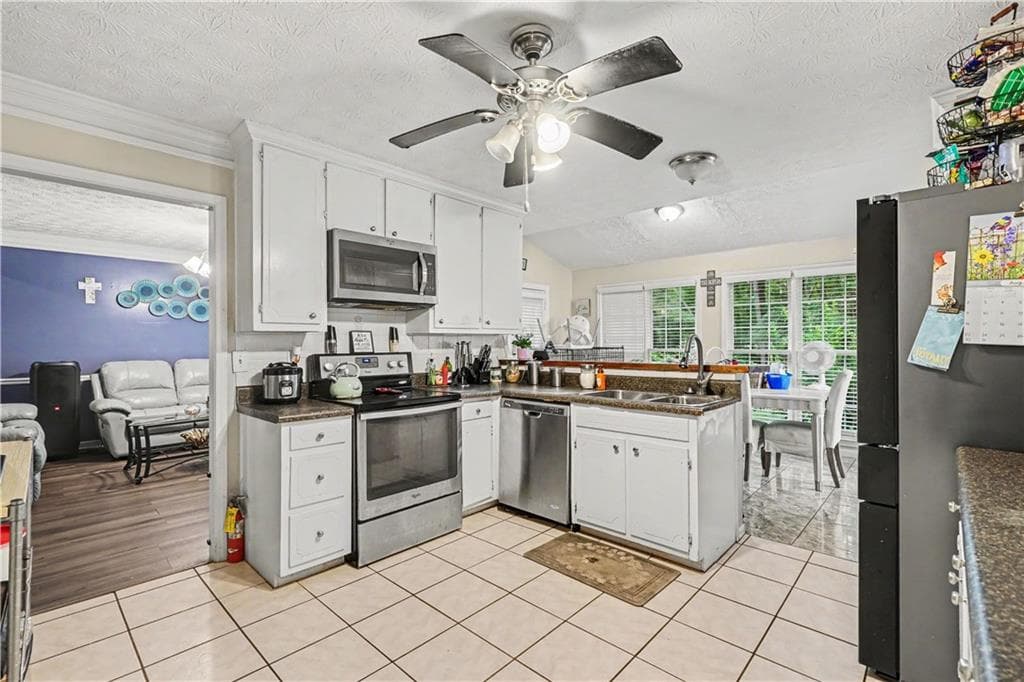 3 bedroom, 3 bathroom, 1,960 sq ft single family residence under contract at 5152 PANOLA MILL Drive, Stonecrest, GA 30038 — photo 5