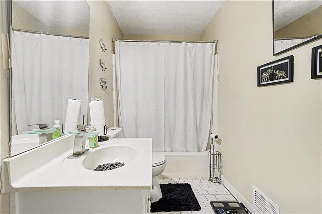3 bedroom, 3 bathroom, 1,960 sq ft single family residence under contract at 5152 PANOLA MILL Drive, Stonecrest, GA 30038 — photo 9
