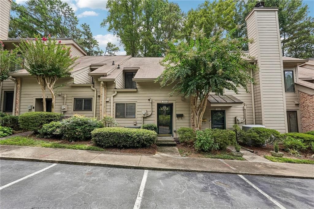 2 bedroom, 3 bathroom, 1,288 sq ft condominium for sale at 3509 Stonewall Place, Atlanta, GA 30339