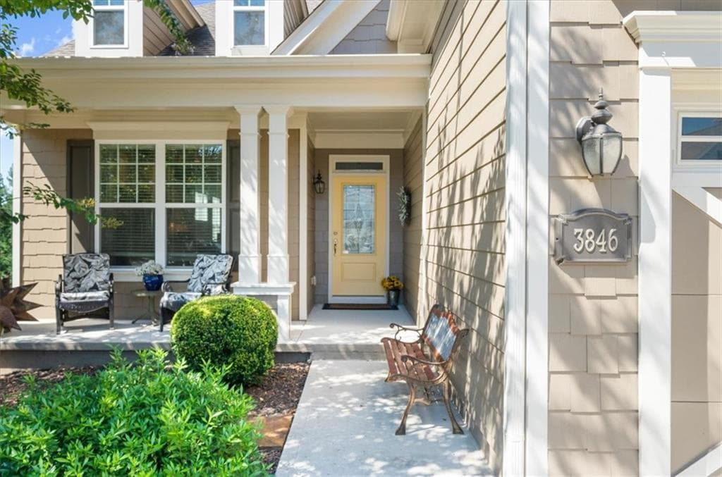 3 bedroom, 3 bathroom, 3,414 sq ft single family residence for sale at 3846 English Oak Drive, Gainesville, GA 30504 — photo 3