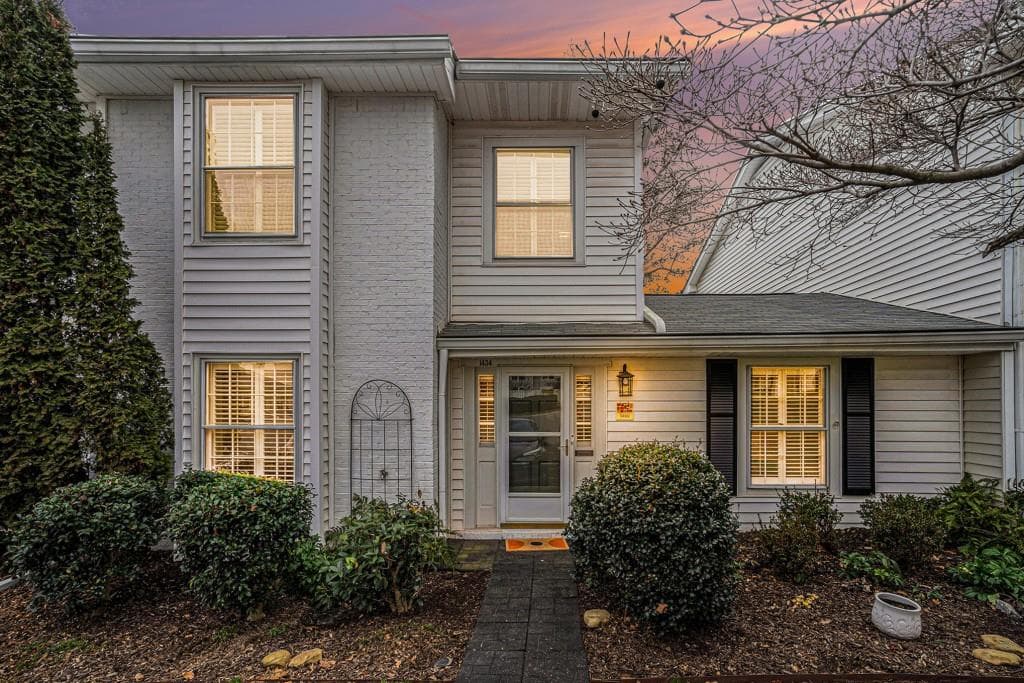 2 bedroom, 3 bathroom, 1,860 sq ft condominium for sale at 1434 Hampton Glen Court, Decatur, GA 30033 — photo 3