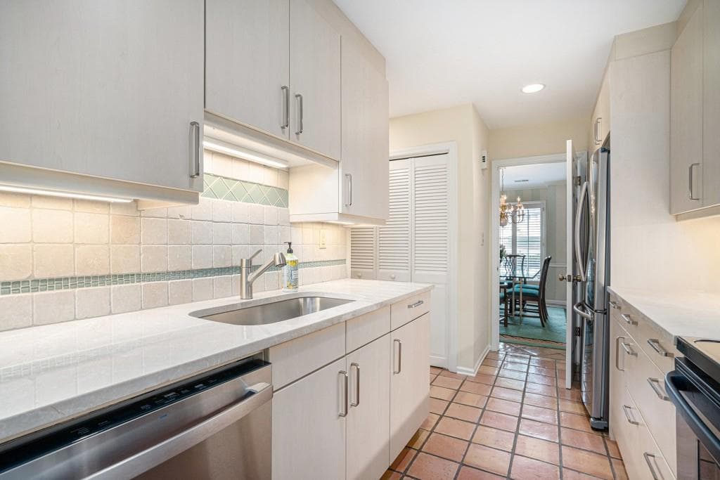 2 bedroom, 3 bathroom, 1,860 sq ft condominium for sale at 1434 Hampton Glen Court, Decatur, GA 30033 — photo 5