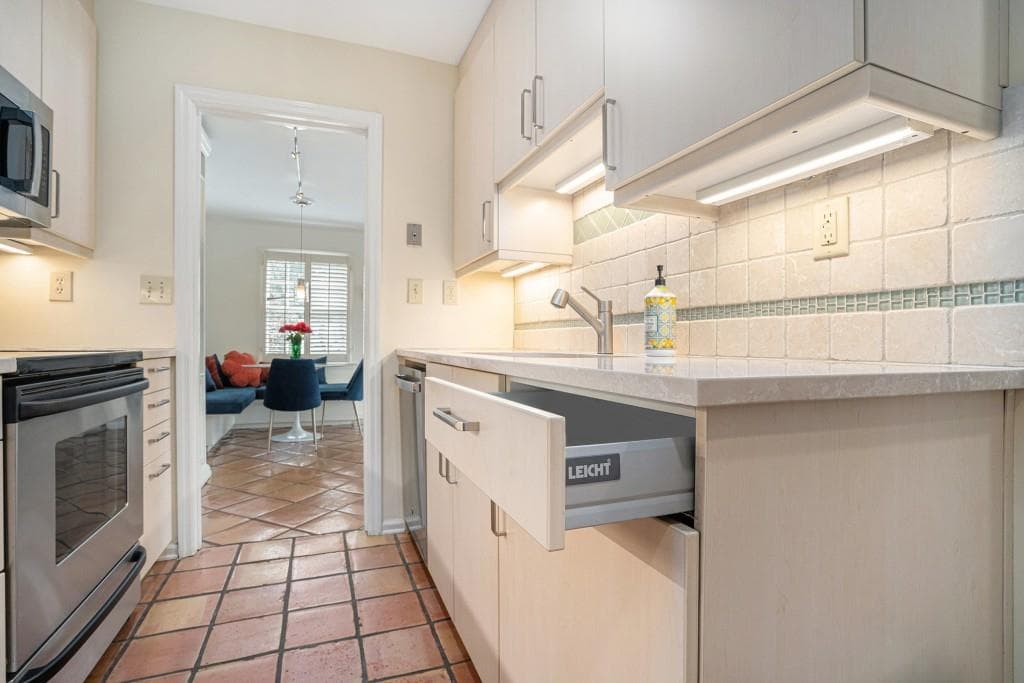 2 bedroom, 3 bathroom, 1,860 sq ft condominium for sale at 1434 Hampton Glen Court, Decatur, GA 30033 — photo 6