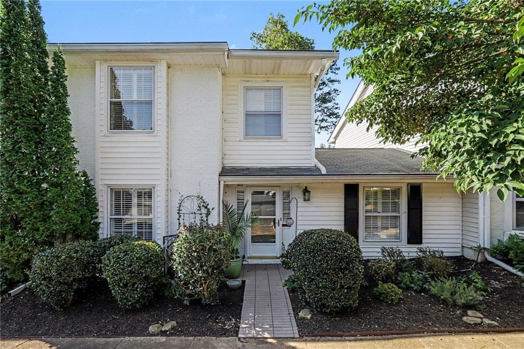 2 bedroom, 3 bathroom, 1,860 sq ft condominium for sale at 1434 Hampton Glen Court, Decatur, GA 30033