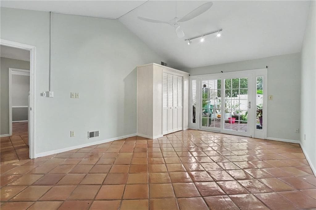 2 bedroom, 3 bathroom, 1,860 sq ft condominium for sale at 1434 Hampton Glen Court, Decatur, GA 30033 — photo 7
