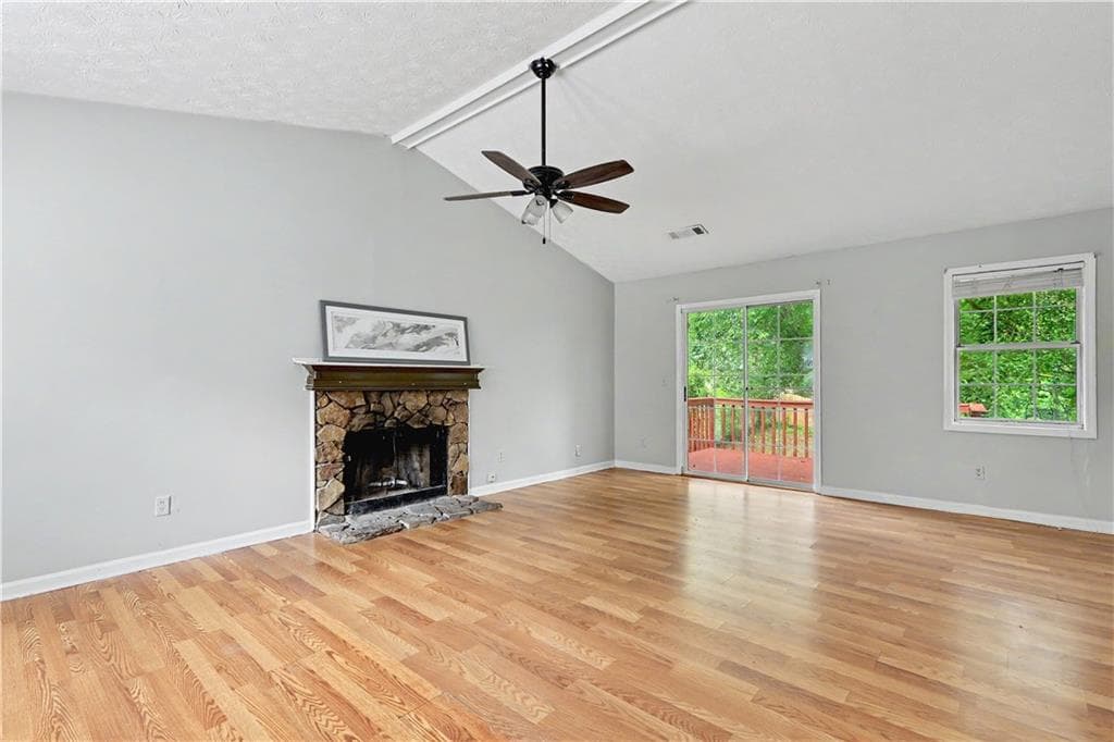 3 bedroom, 2 bathroom, 1,538 sq ft single family residence under contract at 407 Sheppard Xing Court, Stone Mountain, GA 30083 — photo 4